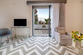Luxury Suite with Terrace