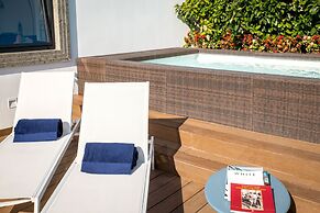 Luxury Apartment with Penthouse and Pool