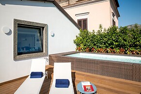 Luxury Apartment with Penthouse and Pool