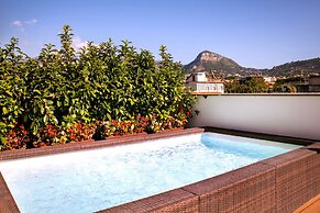 Luxury Apartment with Penthouse and Pool