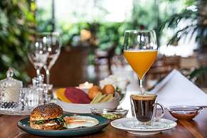 Elcielo Hotel & Restaurant