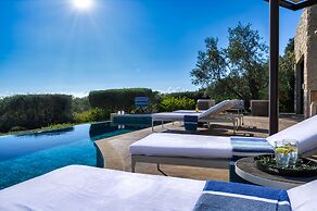 Captivating 5br Pool Villa Close Navarino Golf