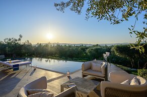 Captivating 5br Pool Villa Close Navarino Golf