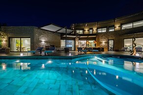 Captivating 5br Pool Villa Close Navarino Golf