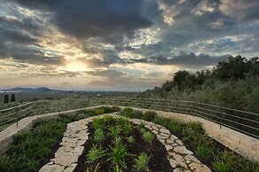 Captivating 5br Pool Villa Close Navarino Golf