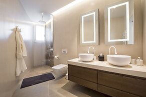 Captivating 5br Pool Villa Close Navarino Golf