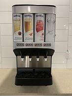 Meridian Inn & Suites Regina Airport