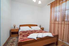 Apartments Longo