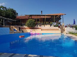 Charming 4-bed House in Pyrgetos