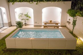 Luxury Apartment with Garden and Pool