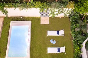 Luxury Apartment with Garden and Pool