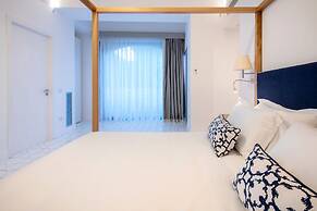 Luxury Apartment with Garden and Pool