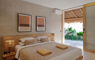 Amber Lombok Beach Resort