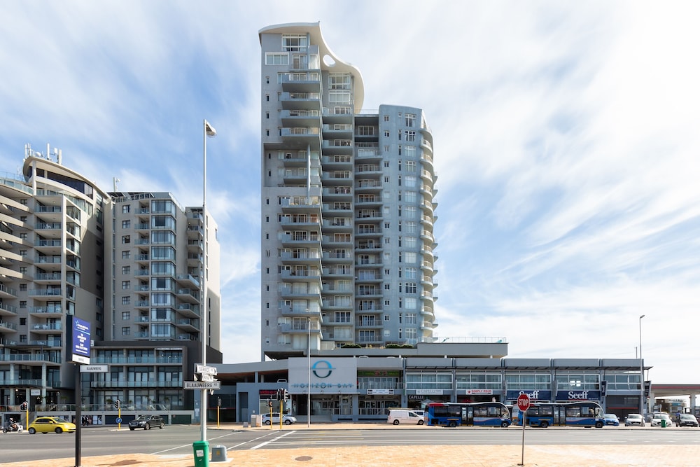 Horizon Bay 301 by CTHA