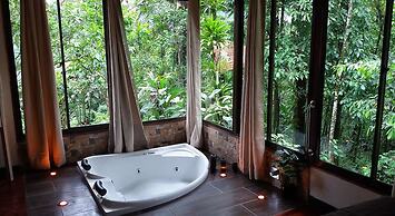 Tropical Suites & Villas
