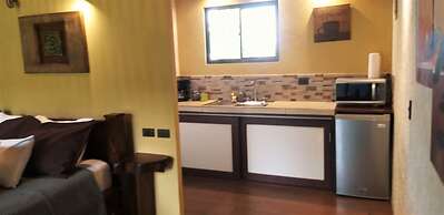 Tropical Suites & Villas
