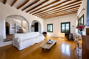 Traditional Villa 5 Mins on Foot From the Beach