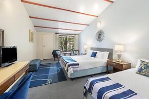 Dartmouth Motor Inn