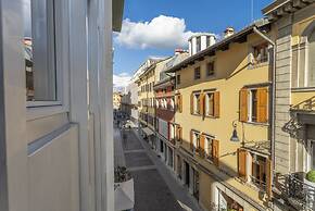 Udine Palazzo d'Aronco Modern Apartment
