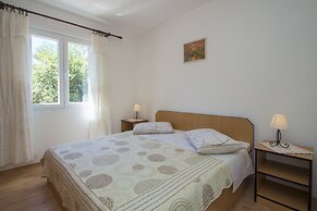 Seafront Apartment Dana