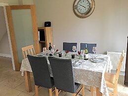 Immaculate 3-bed House With Private Secure Garden