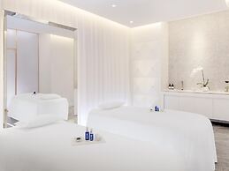 SLS Dubai Hotel & Residences