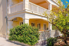 Apartments Mladenka