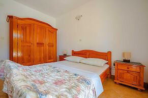 Apartments Mladenka