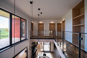 La Maison Devant La Prairie