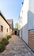 La Maison Devant La Prairie
