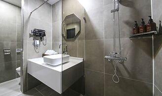 City Hotel