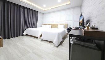 City Hotel