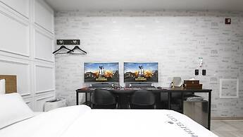 City Hotel