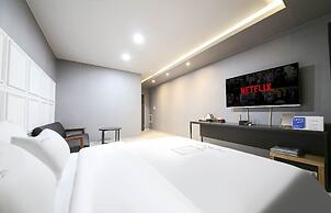City Hotel
