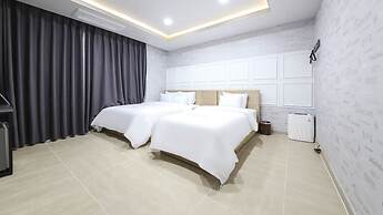 City Hotel