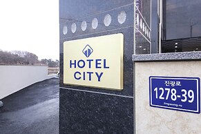 City Hotel