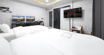 City Hotel