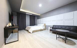 City Hotel