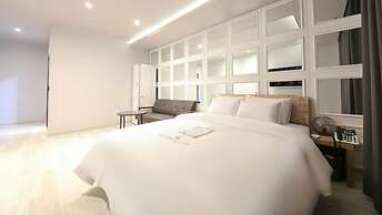 City Hotel