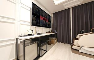 City Hotel