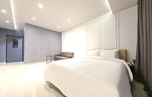 City Hotel