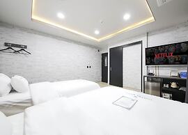 City Hotel