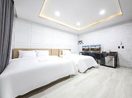 City Hotel