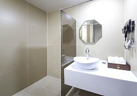 City Hotel