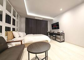 City Hotel
