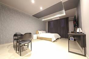 City Hotel