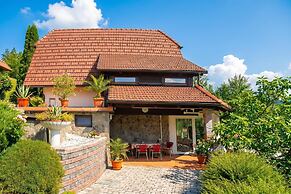 Bonidesa House With Whirlpool