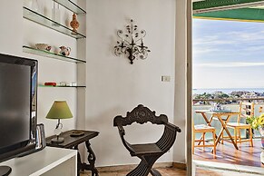 Homey Seaview Apartment