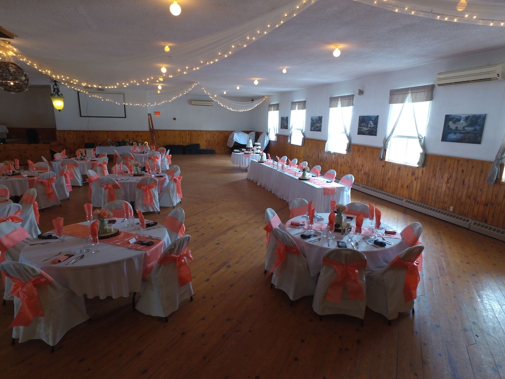 Stoco Lake Lodge