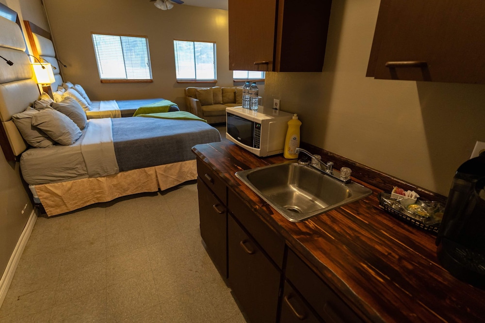 Stoco Lake Lodge